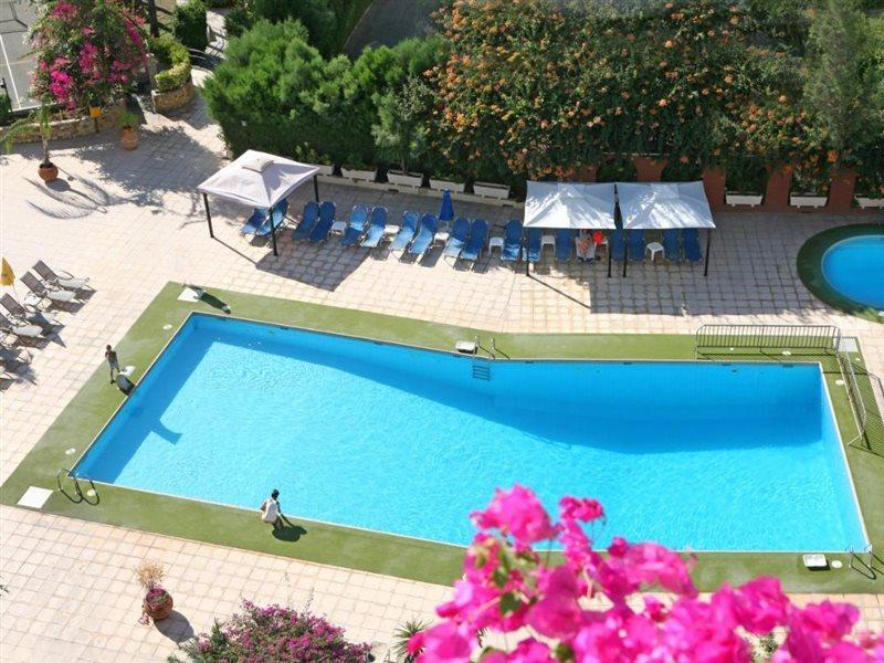 Navarria Blue Hotel Limasol Dış mekan fotoğraf