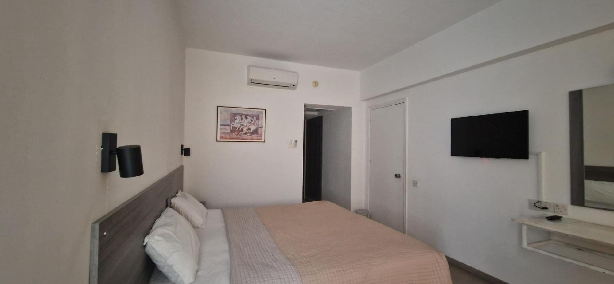 Navarria Blue Hotel Limasol Dış mekan fotoğraf