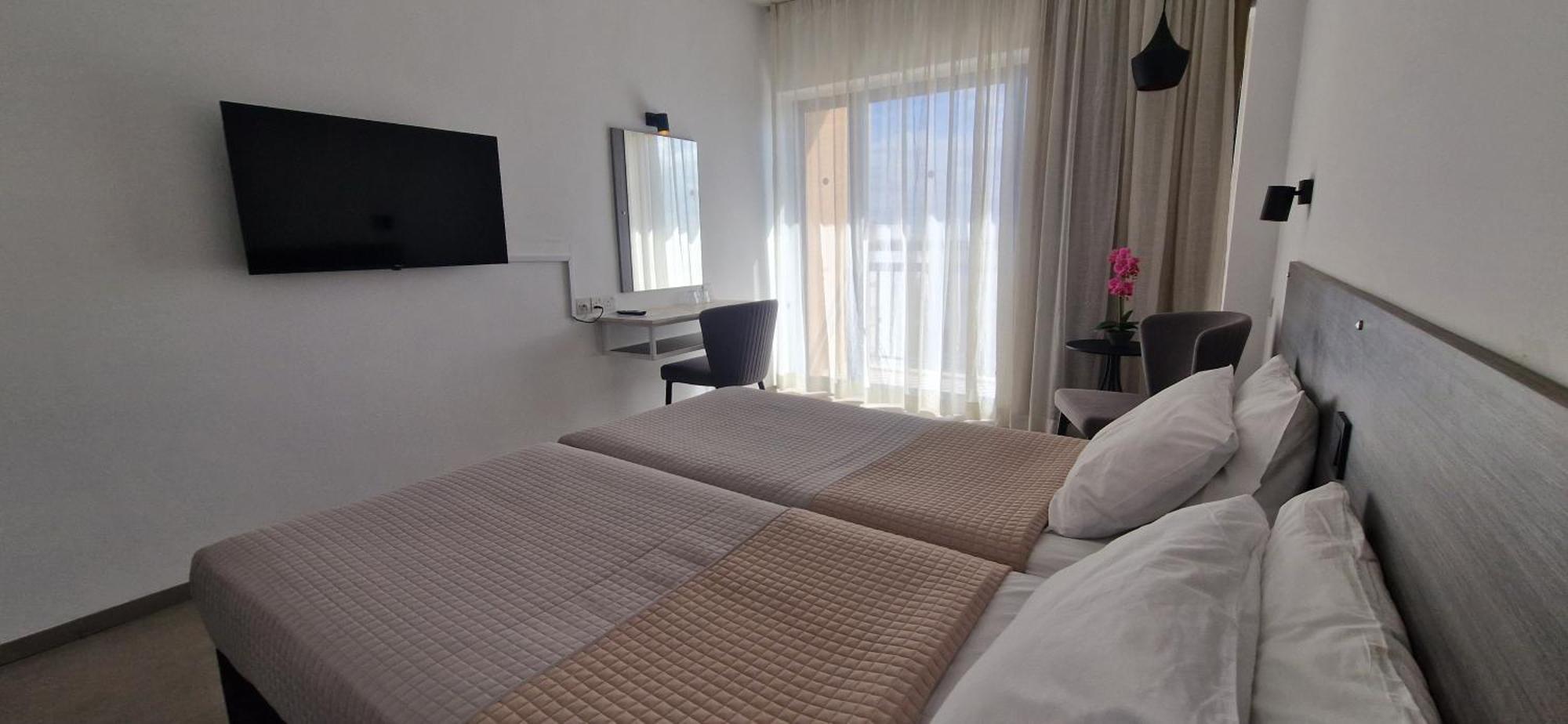 Navarria Blue Hotel Limasol Dış mekan fotoğraf